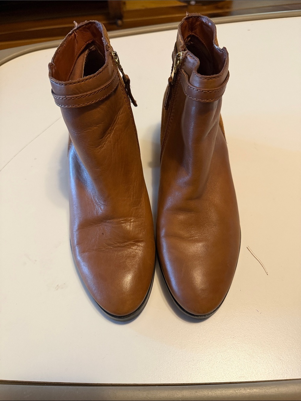 Lauren Ralph Lauren Damara brown leather ankle boots. Ladies Size 10. Side zip.